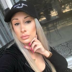 Meet your Posher, Leigh